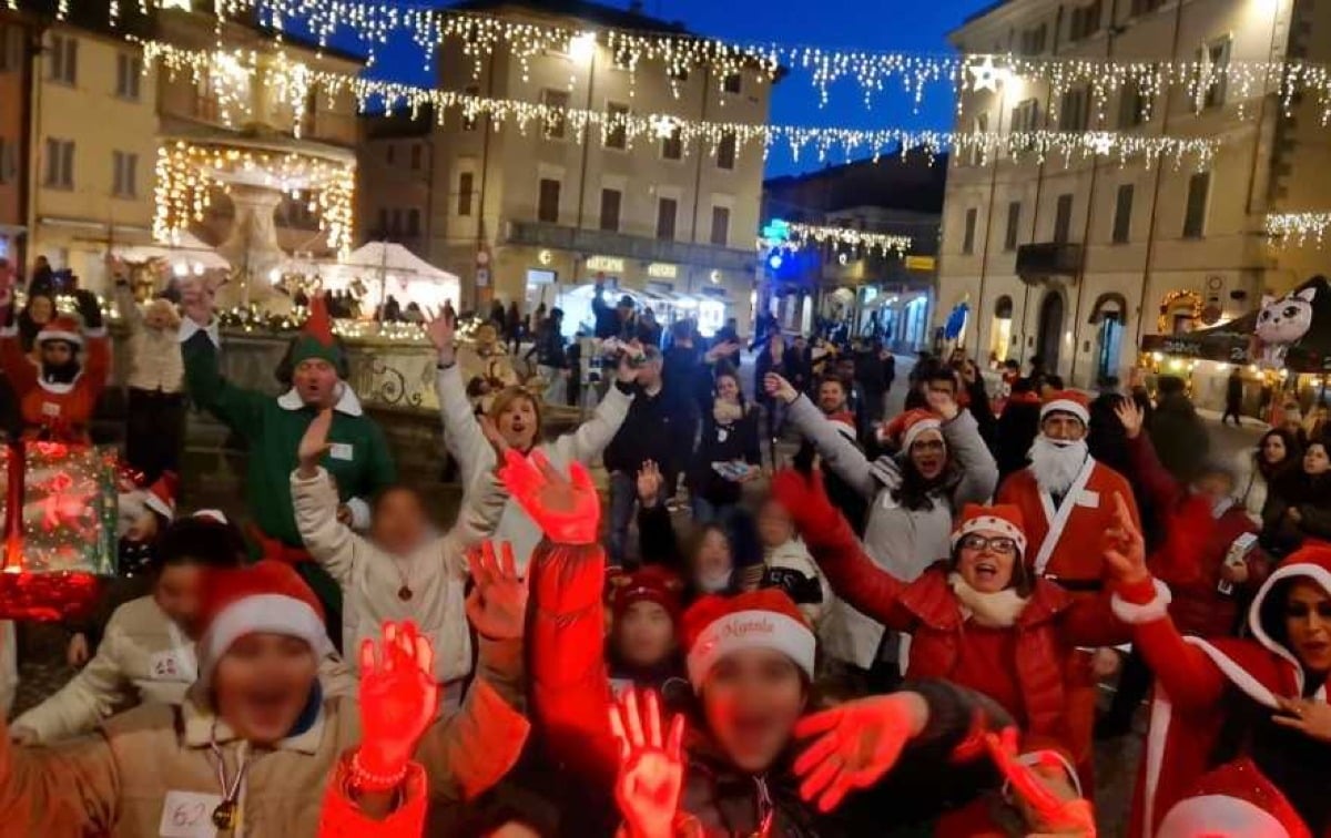 Novafeltria si veste da Babbo Natale per una domenica di festa e solidarietà - 
