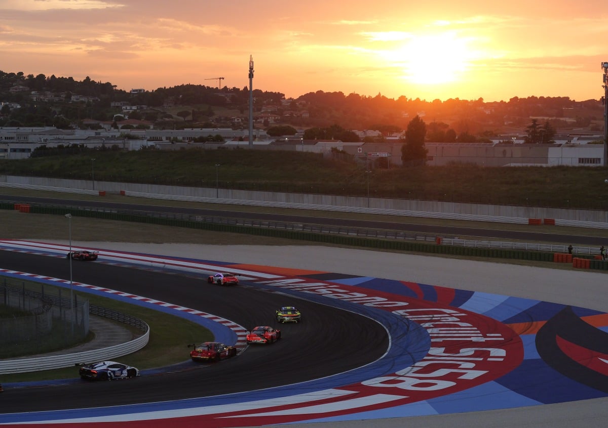 Valentino Rossi sfida Ferrari, Lamborghini e Porsche: grande spettacolo a Misano (17-19 luglio) - 