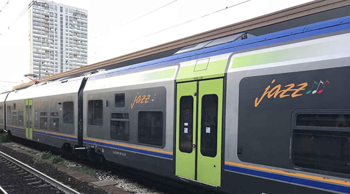 Vandali frantumano i vetri di due treni Rock: corse cancellate - Foto di repertorio