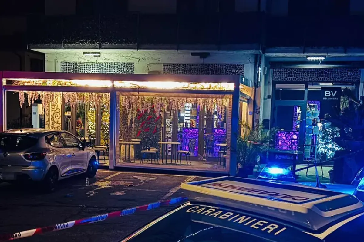 Ucciso a coltellate fuori dal bar dove lavorava: omicidio nel Bresciano -  Il bar dove è avvenuto l 'omicidio © Ansa