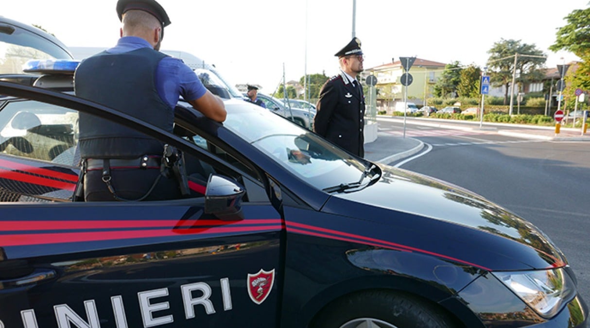 Rimini: lascia il braccialetto elettronico in gelateria e blocca i Carabinieri, arrestato - Foto di repertorio