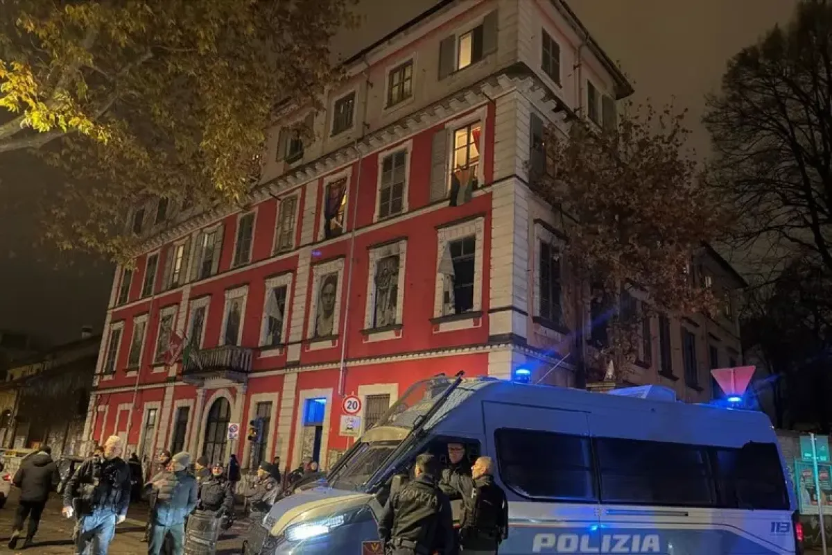 Perquisizioni al centro sociale Askatasuna di Torino dopo l’assalto alla Stampa - © Ansa