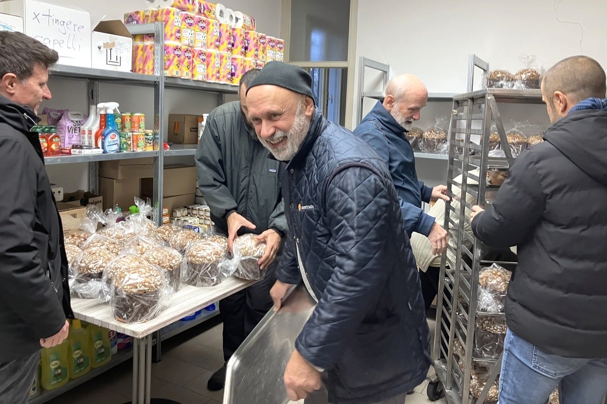 Azienda riminese rimane anonima e dona 65 panettoni per i poveri - 