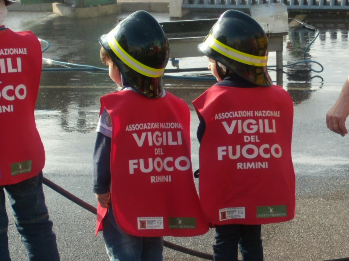 Rimini, il 6 gennaio torna la spettacolare Befana con i pompieri - 