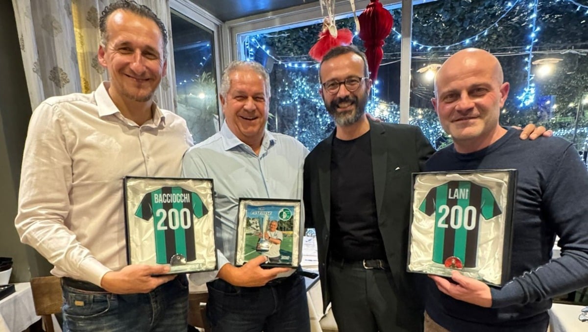 200 panchine con la Virtus Acquaviva: nuovo traguardo per mister Bizzotto - Da sinistra: Bacciocchi, Bizzotto, Guidotti (ds Virtus) e Lani