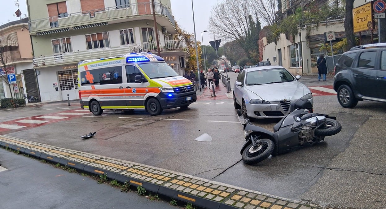 Scontro auto-scooter in centro a Rimini: traffico bloccato -  Il luogo dell'incidente