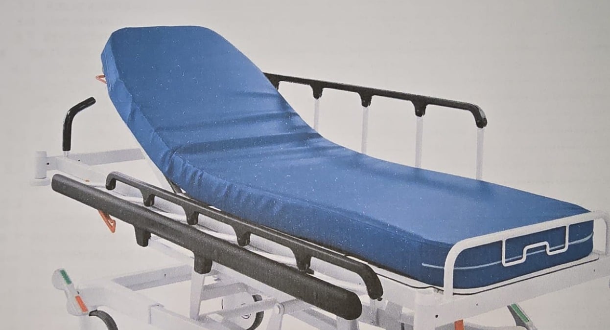 Sanità: nove nuove barelle per il Pronto Soccorso e la Chirurgia di Novafeltria - La comunità regala 9 barelle al “Sacra Famiglia”