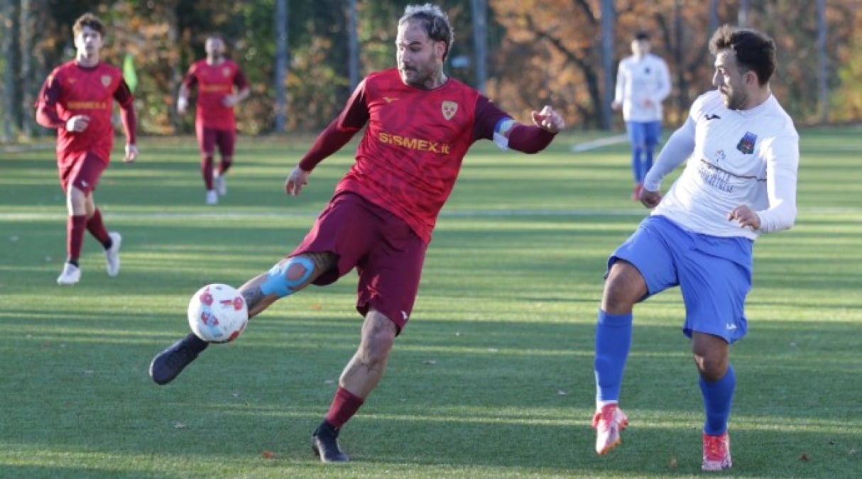 Calcio RSM, nel week end l'ultimo turno dell'anno - Una fase di Tre Fiori-Libertas (foto FSGC/MovieByDaniels)