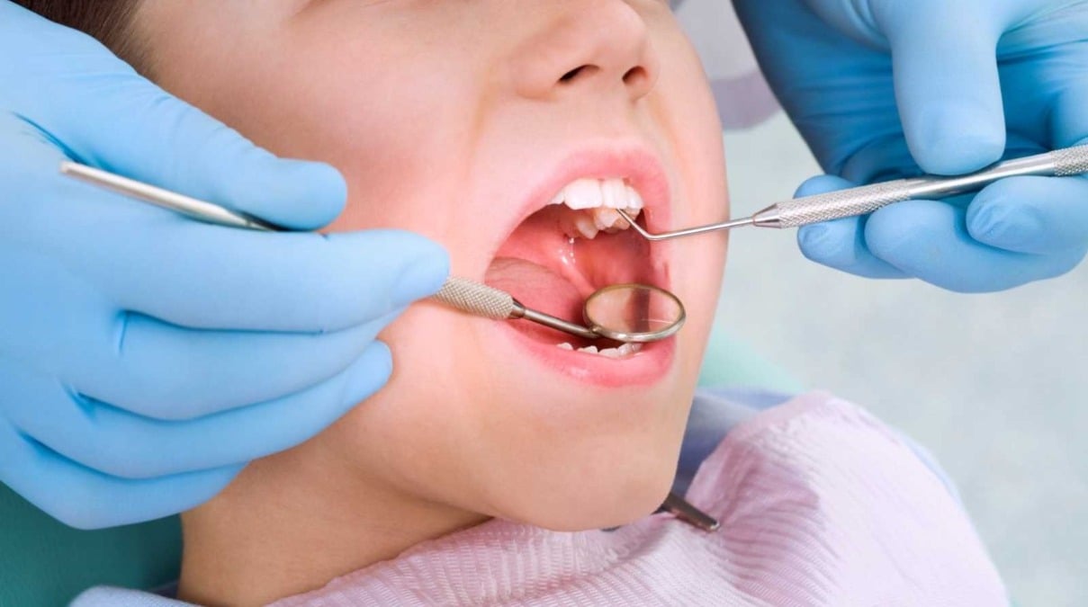 Riccione, incubo dal dentista: estrae 6 denti a un bimbo. Professionista condannata a versare 12mila euro - 