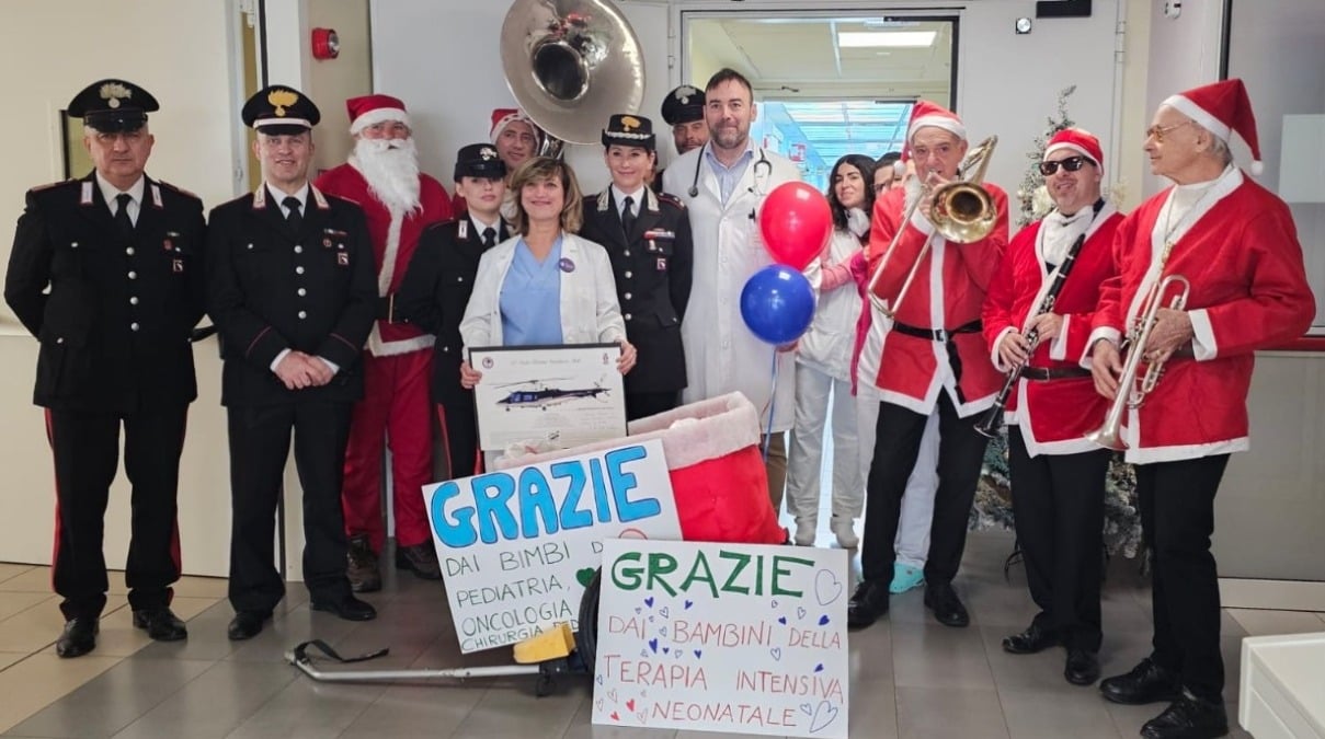 Un Natale di doni e solidarietà: i Carabinieri incontrano i bambini all'Ospedale Infermi di Rimini - 