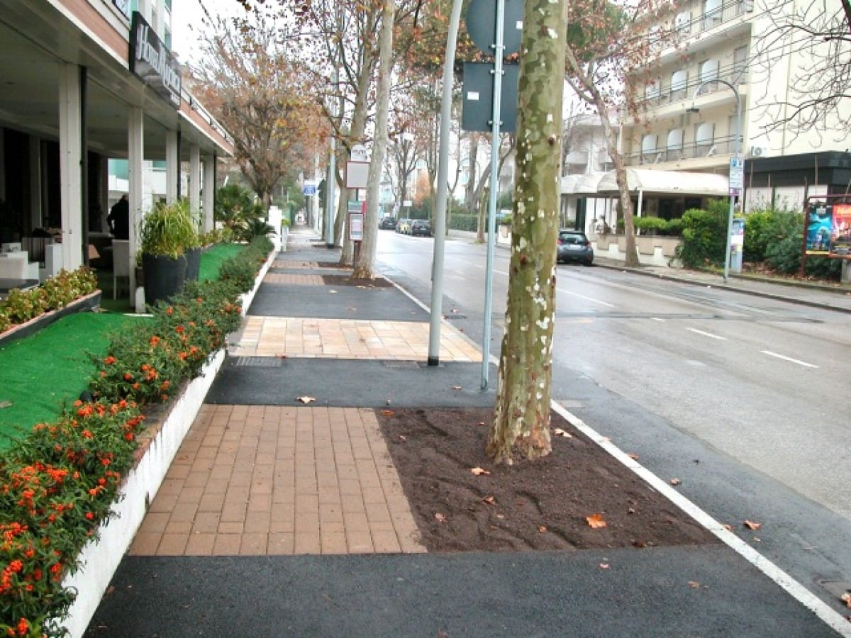 Viale D’Annunzio a Riccione, marciapiedi pronti in anticipo: riapre la viabilità per Natale - 