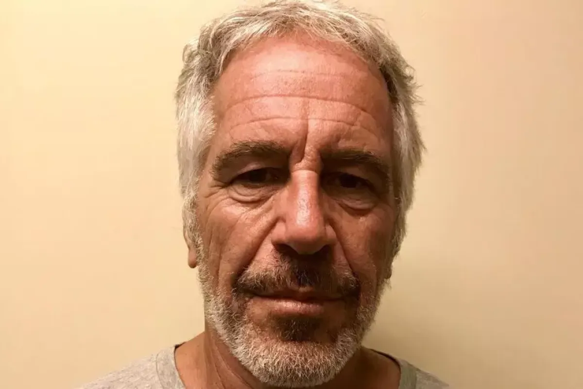 Caso Epstein, tra i file spunta una foto del principe Andrea con alcune donne - Jeffrey Epstein © Ansa/Epa