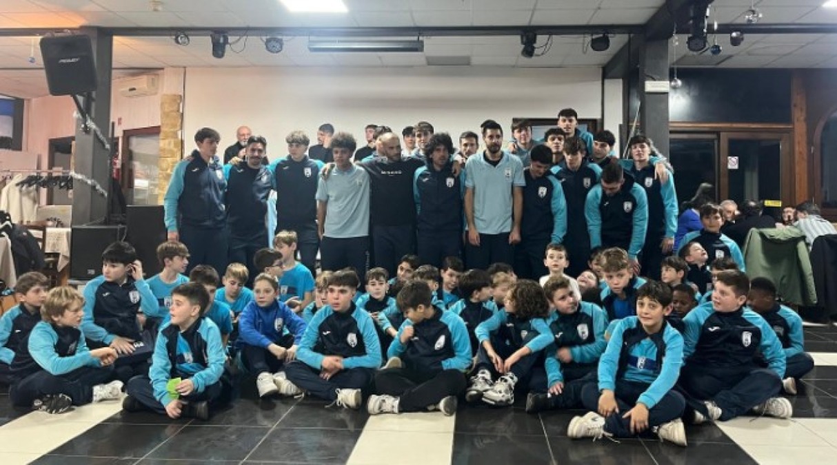 Calcio, Misano: festa di Natale in grande stile, gli orizzonti del 2026, i 50 anni - La prima squadra con alcuni giovani dell'Attività di Base di Portoverde