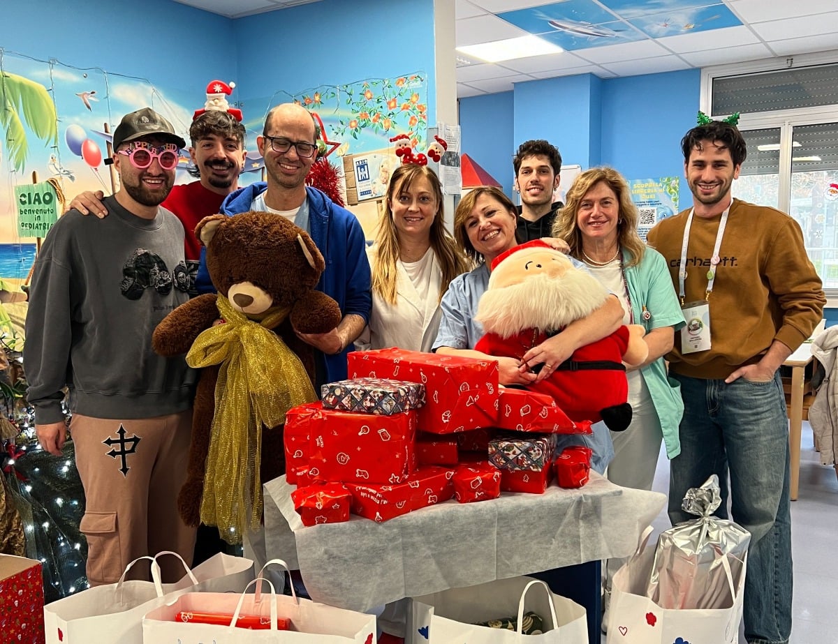 Natale di solidarietà negli ospedali: Be Kind To dona sorrisi ai bambini ricoverati - 