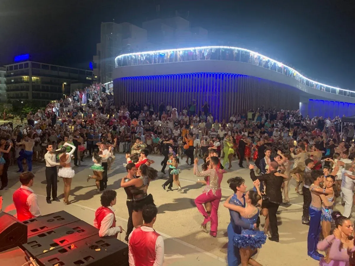 Rimini festeggia il Capodanno a ritmo di liscio - 