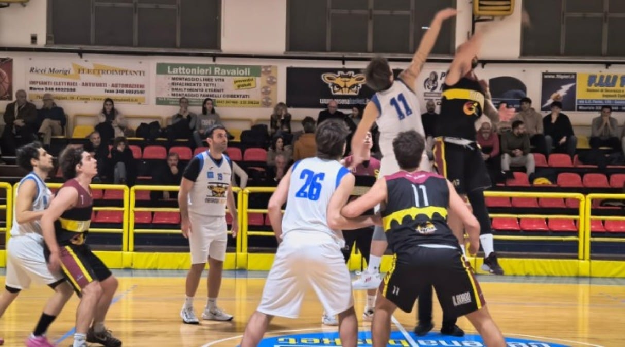 Basket DR1, nel derby di Cesena primeggia l'SG Tiberius (64-73) - Una fase di gioco