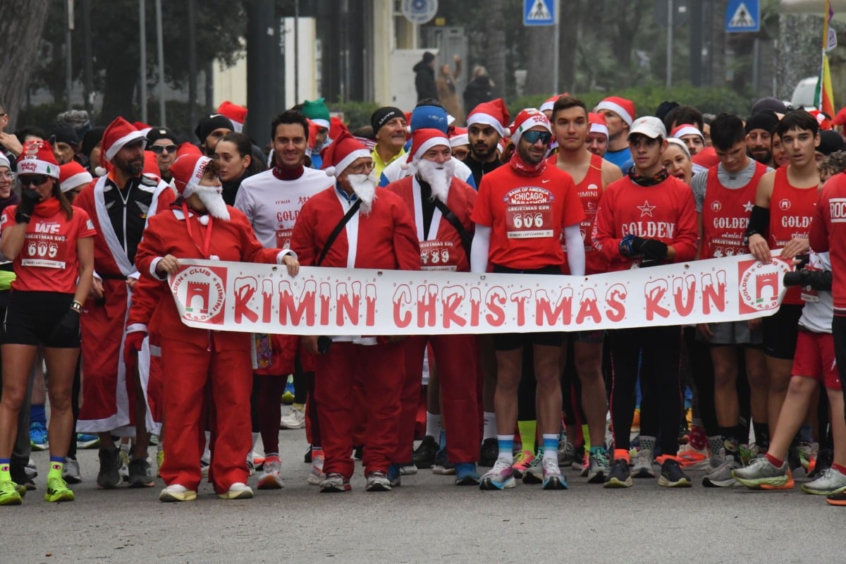 Rimini Christmas Run: oltre 200 Babbi Natale invadono la città - 