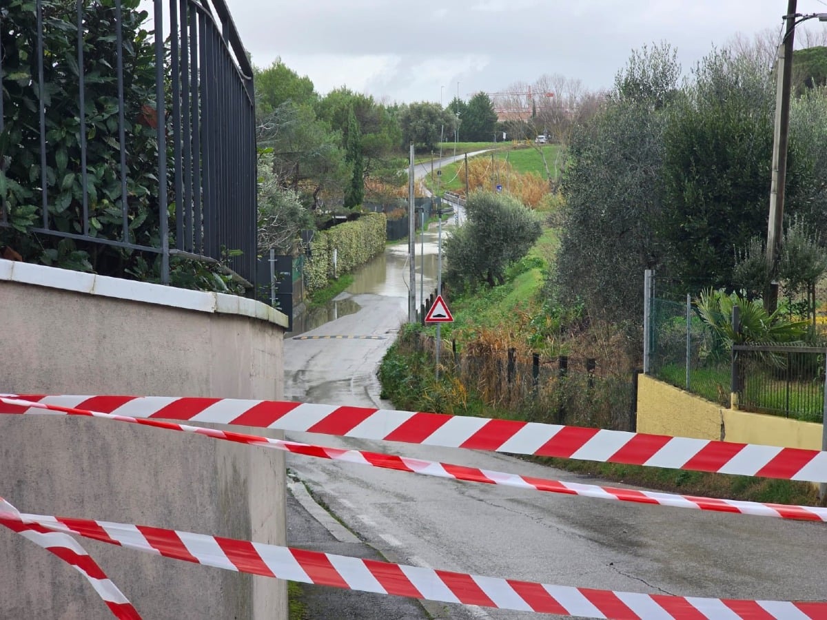 Riccione ponte di via San Lorenzo chiuso per maltempo - 