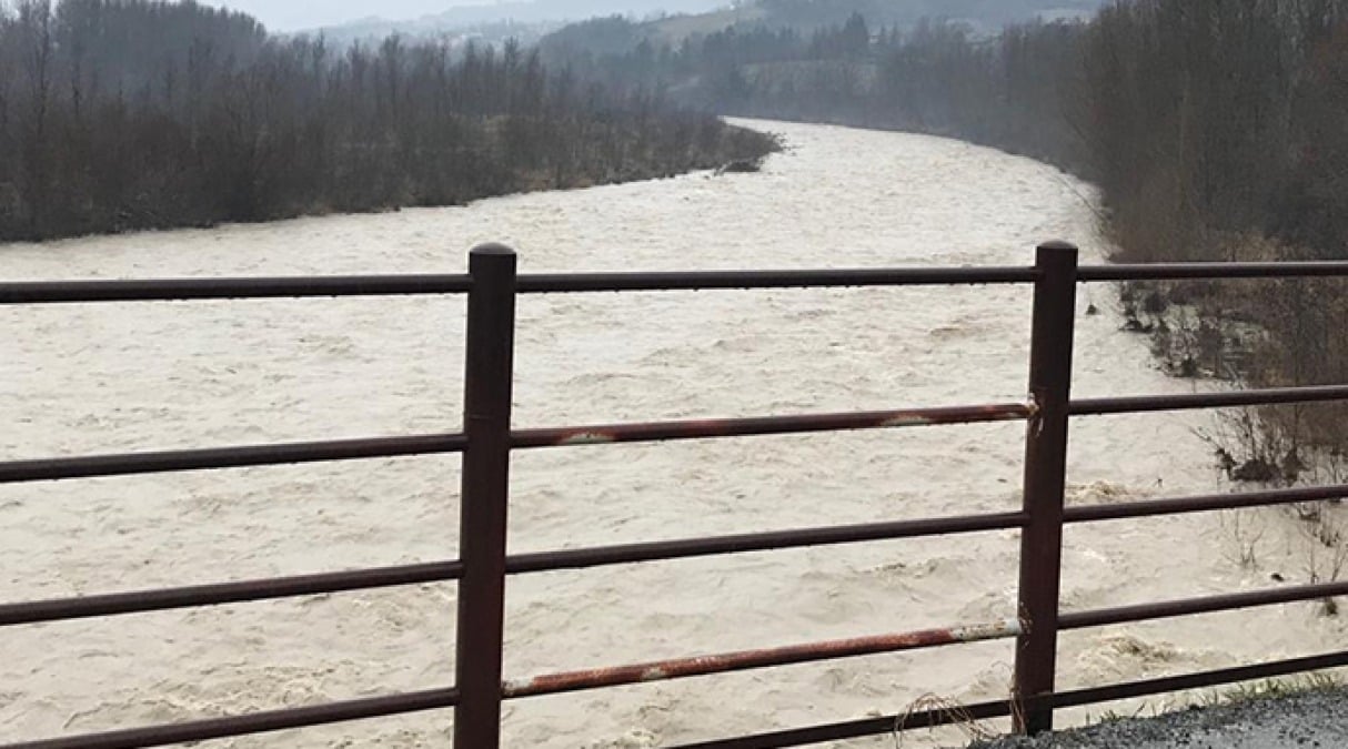 Maltempo nel Riminese: donna trascinata dalla piena si salva aggrappandosi a un albero - Il fiume Marecchia