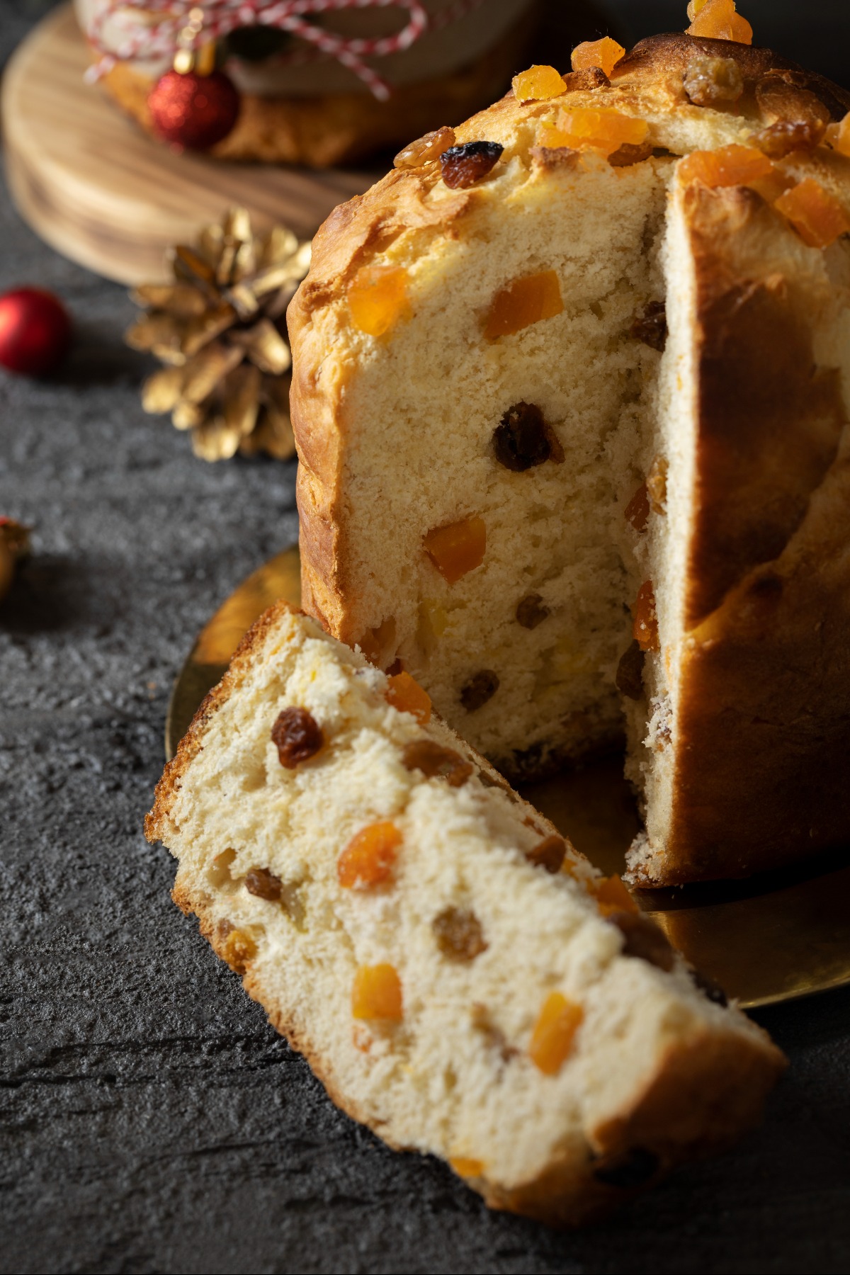 Soffoca con un boccone di panettone: tragedia alla vigilia di Natale nel Torinese - 