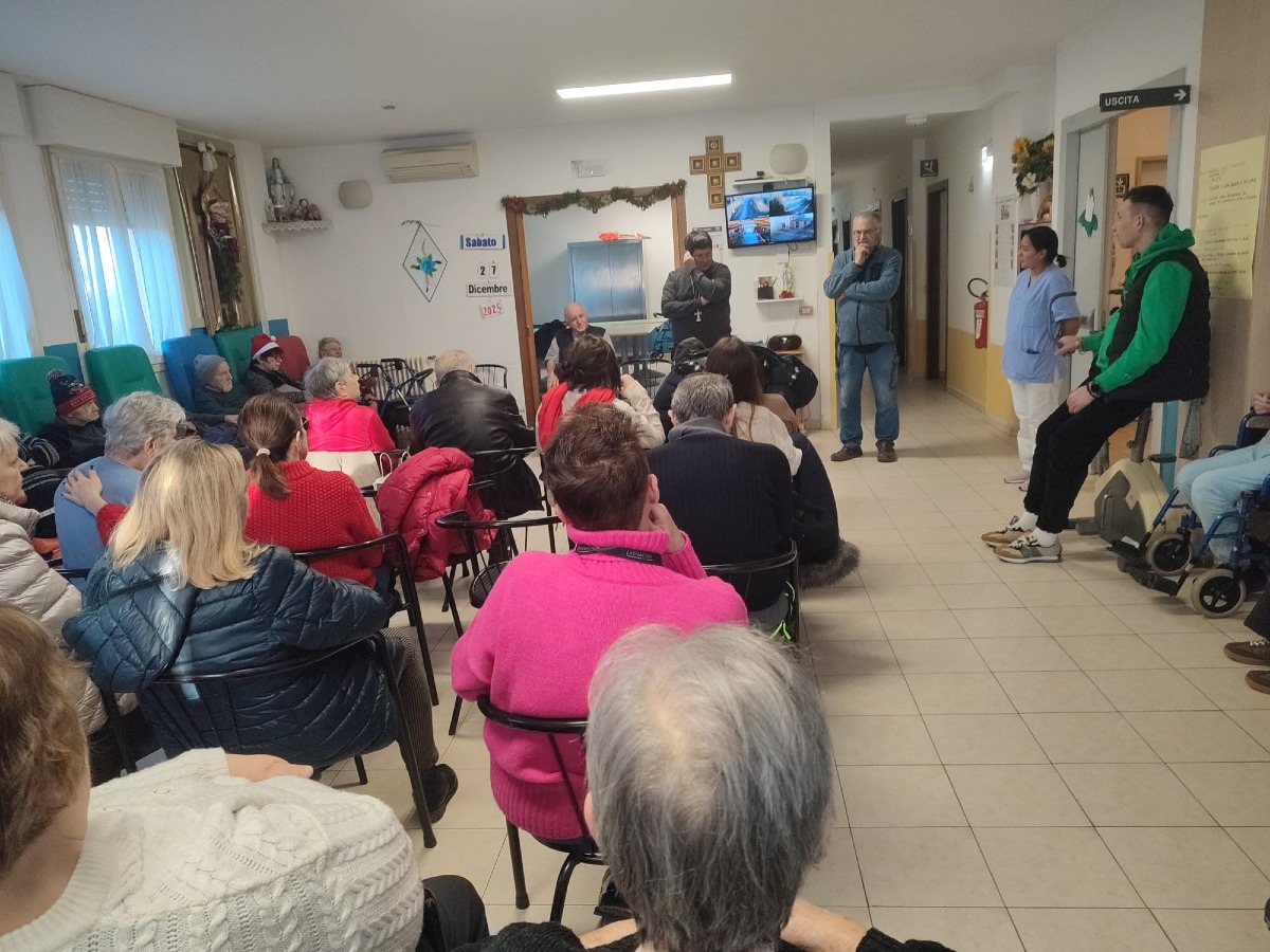 Il Vescovo di Rimini Nicolò Anselmi in visita alla Casa dei Nonni di Sant'Ermete - 