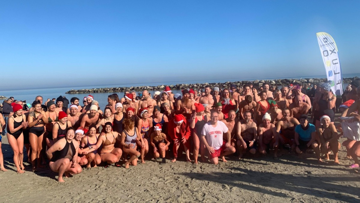 Torre Pedrera inaugura il 2026 con il tradizionale Bagno del 1° gennaio - Bagno di inizio anno a Torre Pedrera