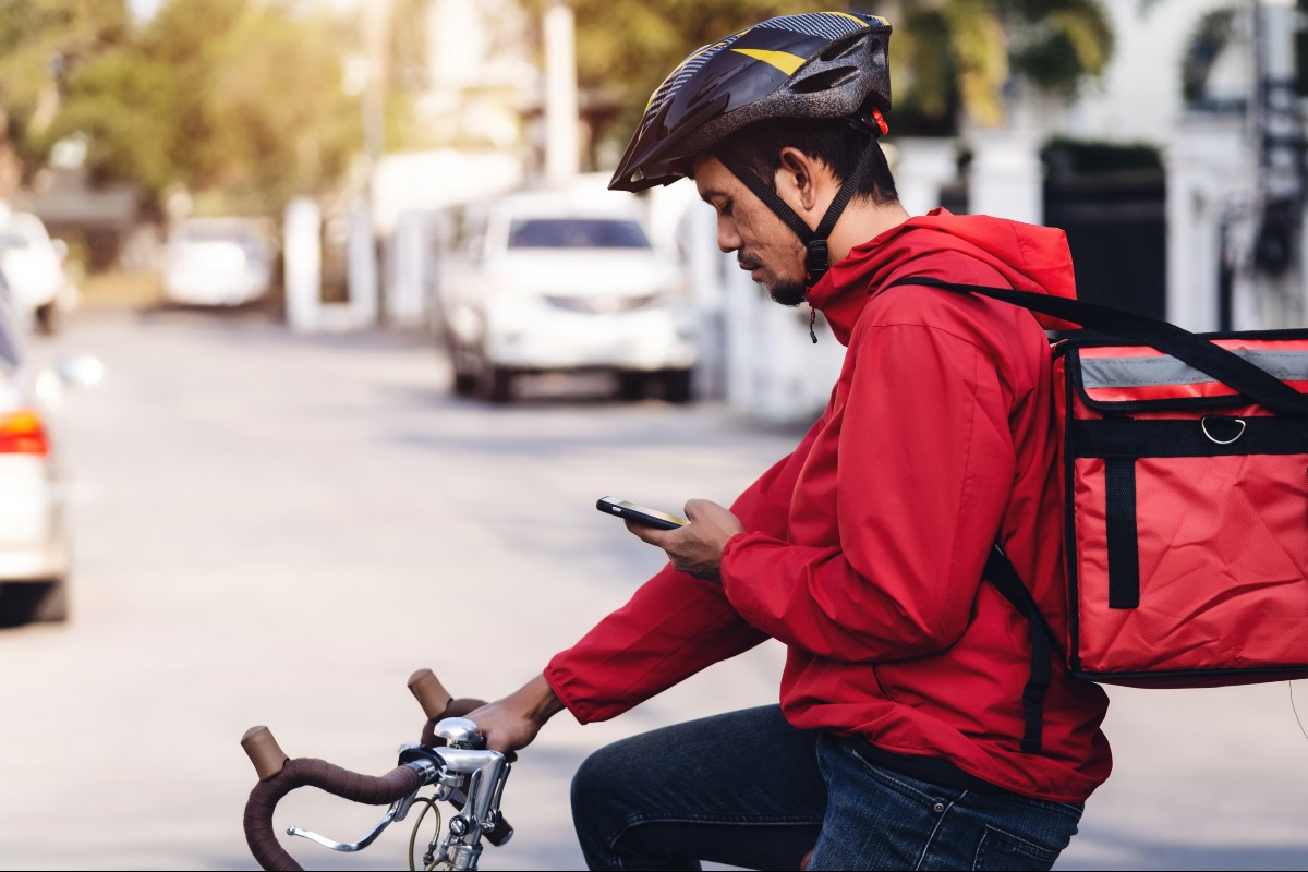 Costretti a pedalare 50 chilometri per 7 euro, Rider in rivolta a Verbania - Foto di repertorio
