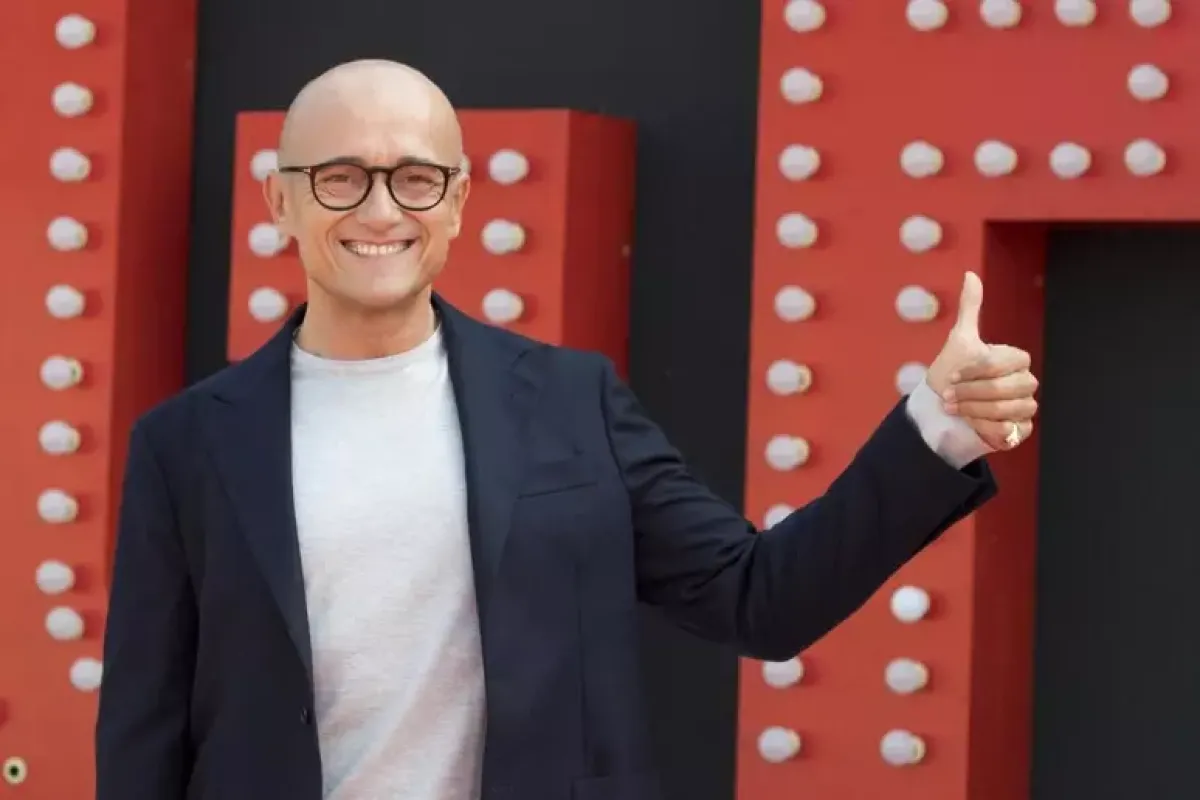 Signorini si autosospende da Mediaset dopo le accuse di Corona: “Una campagna diffamatoria” - Alfonso Signorini