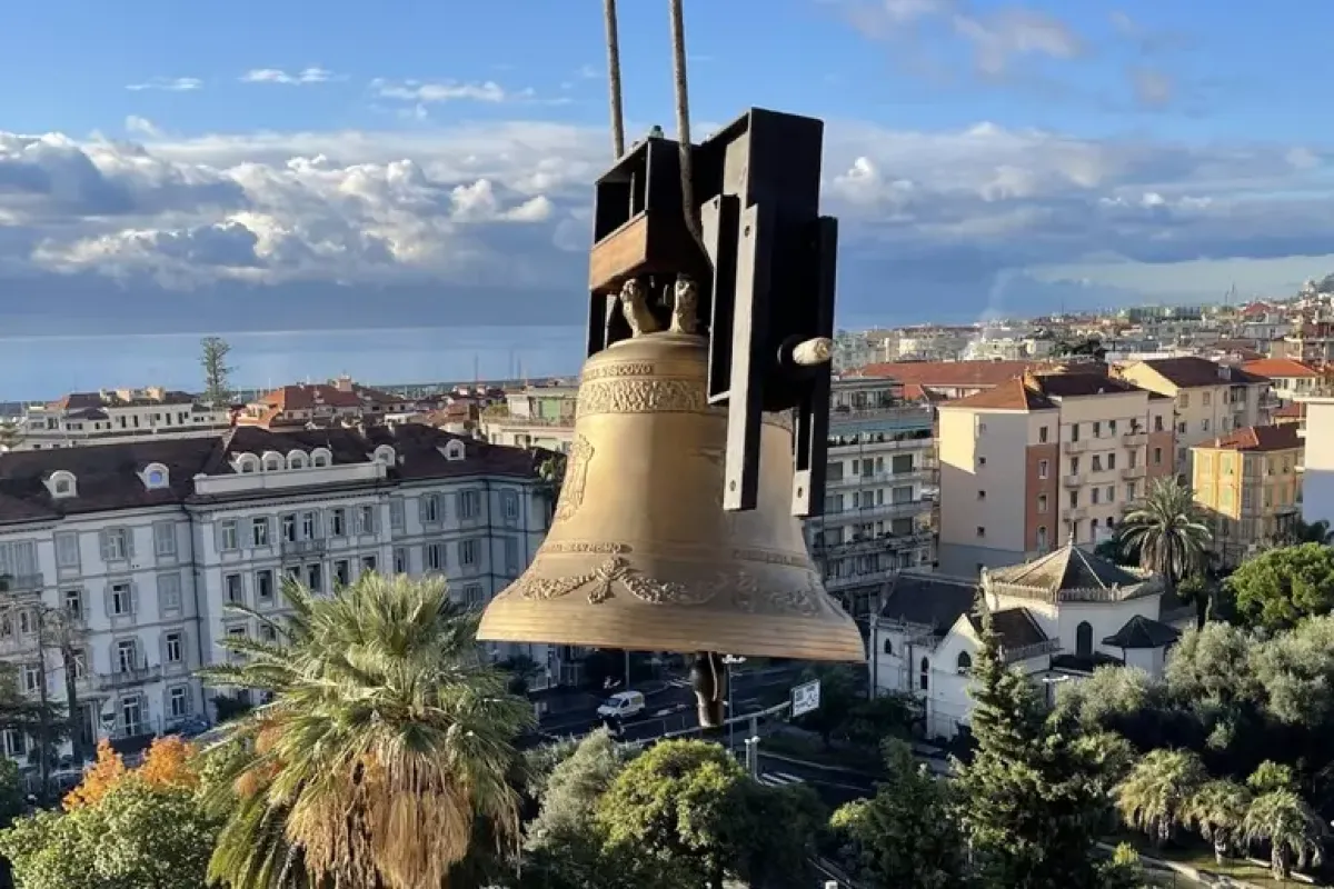 A Sanremo il caso della campana anti-aborto: il centrosinistra contesta il vescovo Suetta - © Ansa