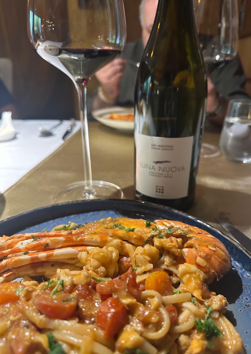 Aragosta abbinata al Luna Nuova Cantina San Valentino