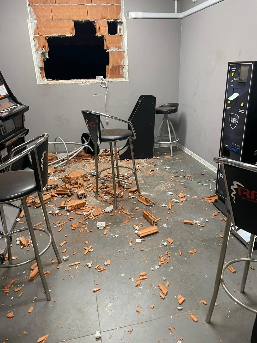 Bar Stramazzo devastato dai ladri