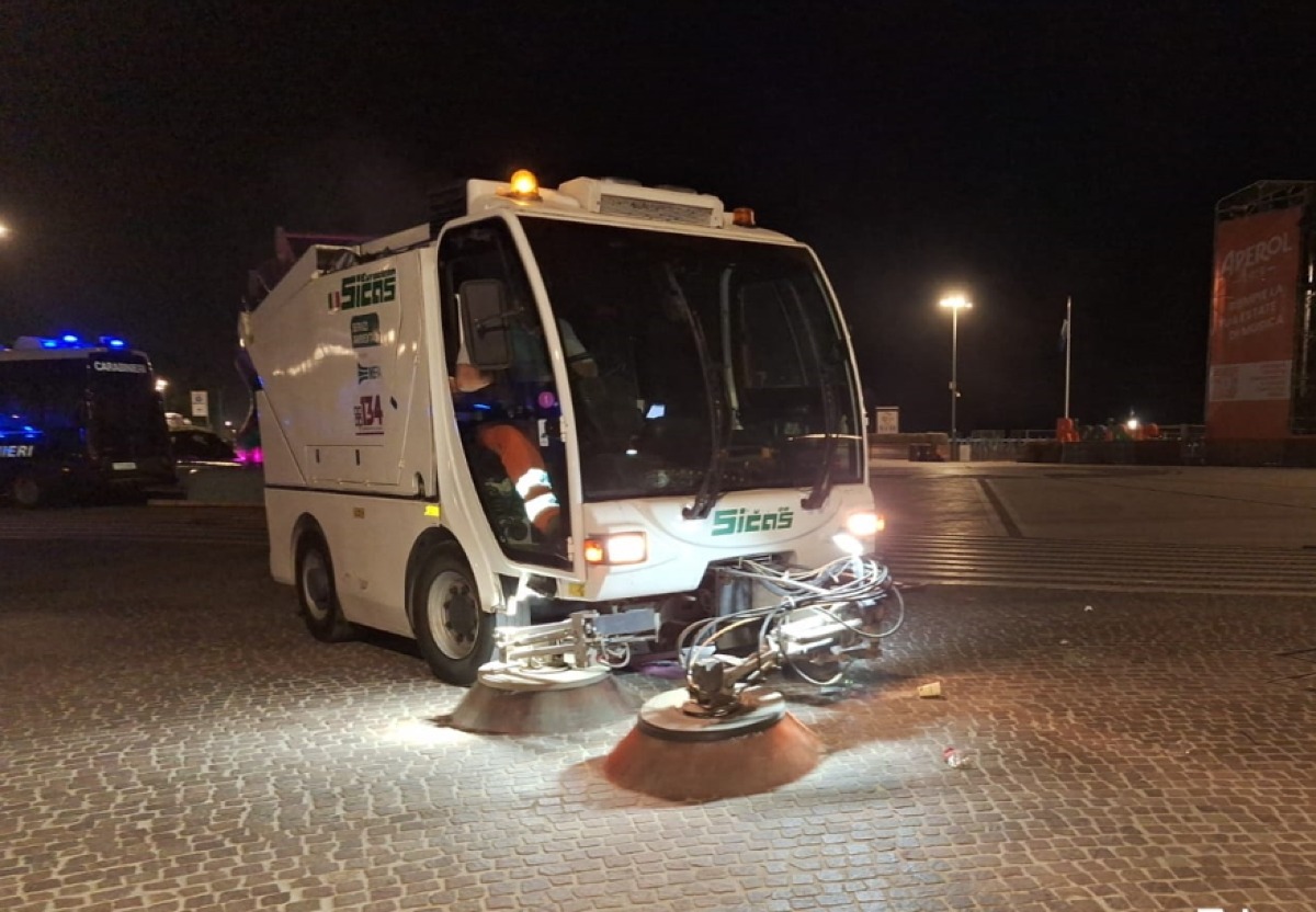 Capodanno, città pulite in tutta la provincia: 79 operatori Hera al lavoro nel riminese - 