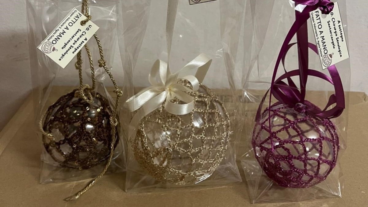 Sant’Agata Feltria, 600 palline all’uncinetto per la solidarietà: fondi per la senologia di Santarcangelo - 