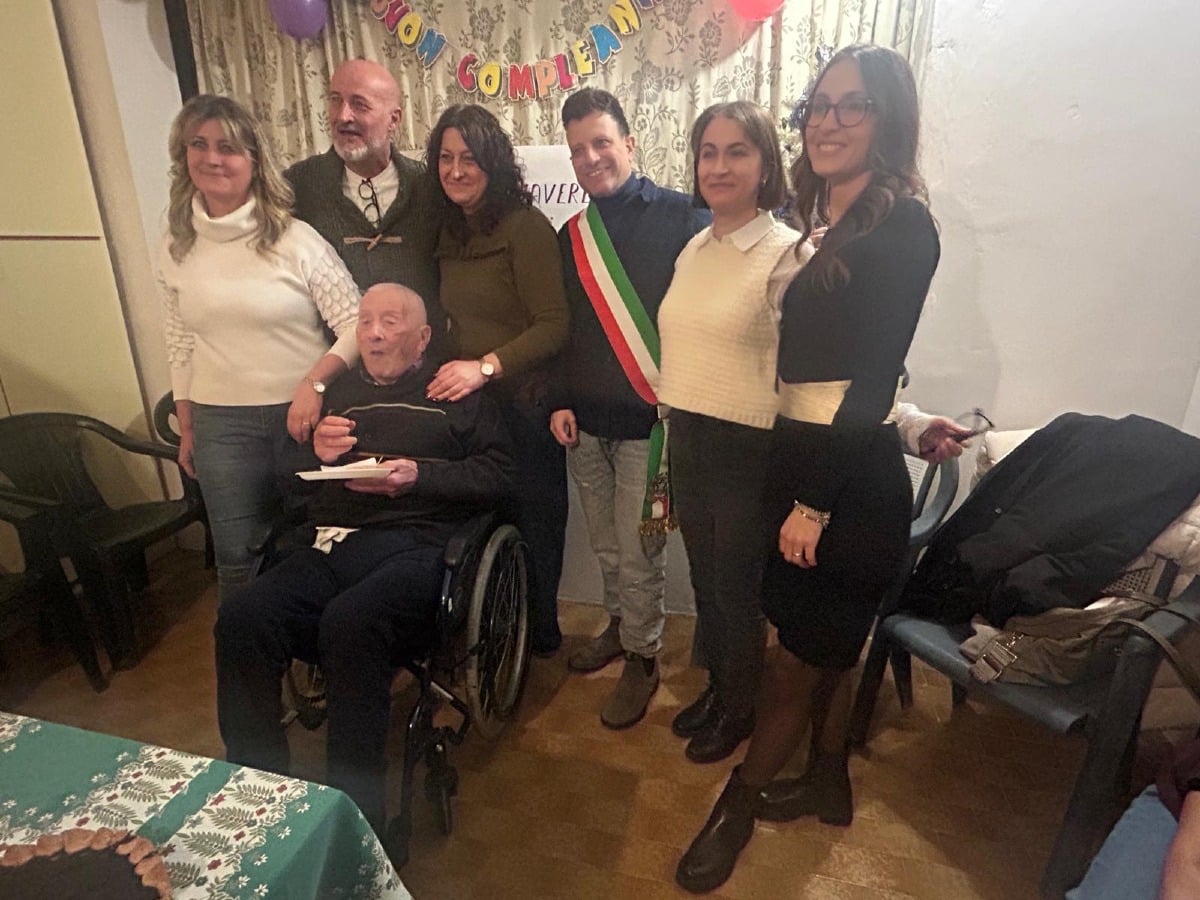 “Cento!”: il secolo di vita di Pietro Vincenzi accolto tra brindisi e abbracci - 