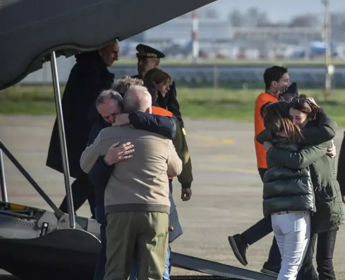 Tornano a casa le vittime italiane di Crans Montana: le famiglie chiedono giustizia - © Ansa