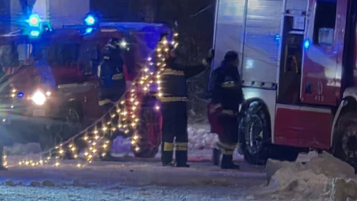 Novafeltria, la neve fa cadere le luminarie: intervengono i Vigili del Fuoco - 