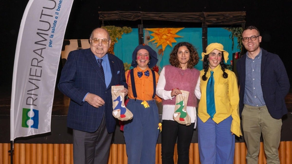 La Befana incanta i bambini dei Soci RivieraBanca e RivieraMutua al Teatro della Regina - foto di Giorgio Salvatori