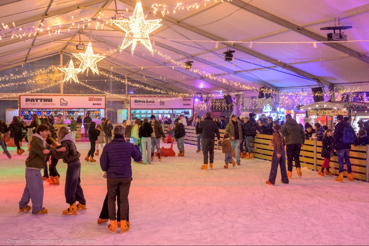 Riccione: la pista di pattinaggio rimane aperta anche dopo le festività - 