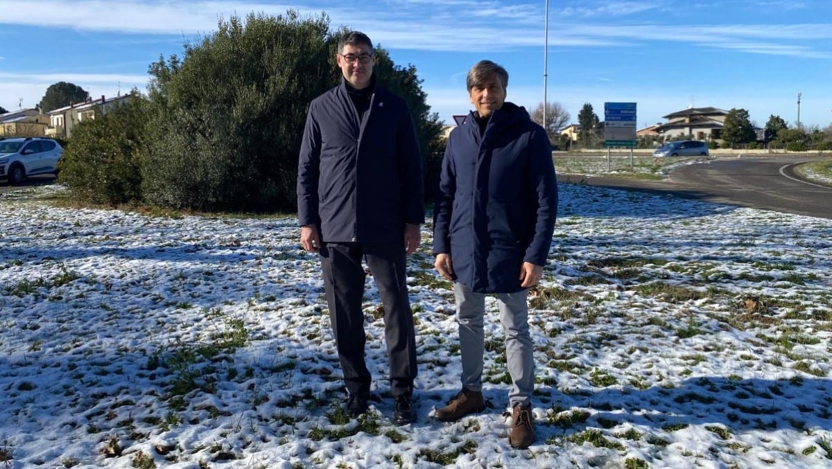 San Giovanni in Marignano, lavori per la nuova rotatoria di via Garibaldi: come cambia la viabilità - Gli assessori Gabellini (a sinistra) e Mariani