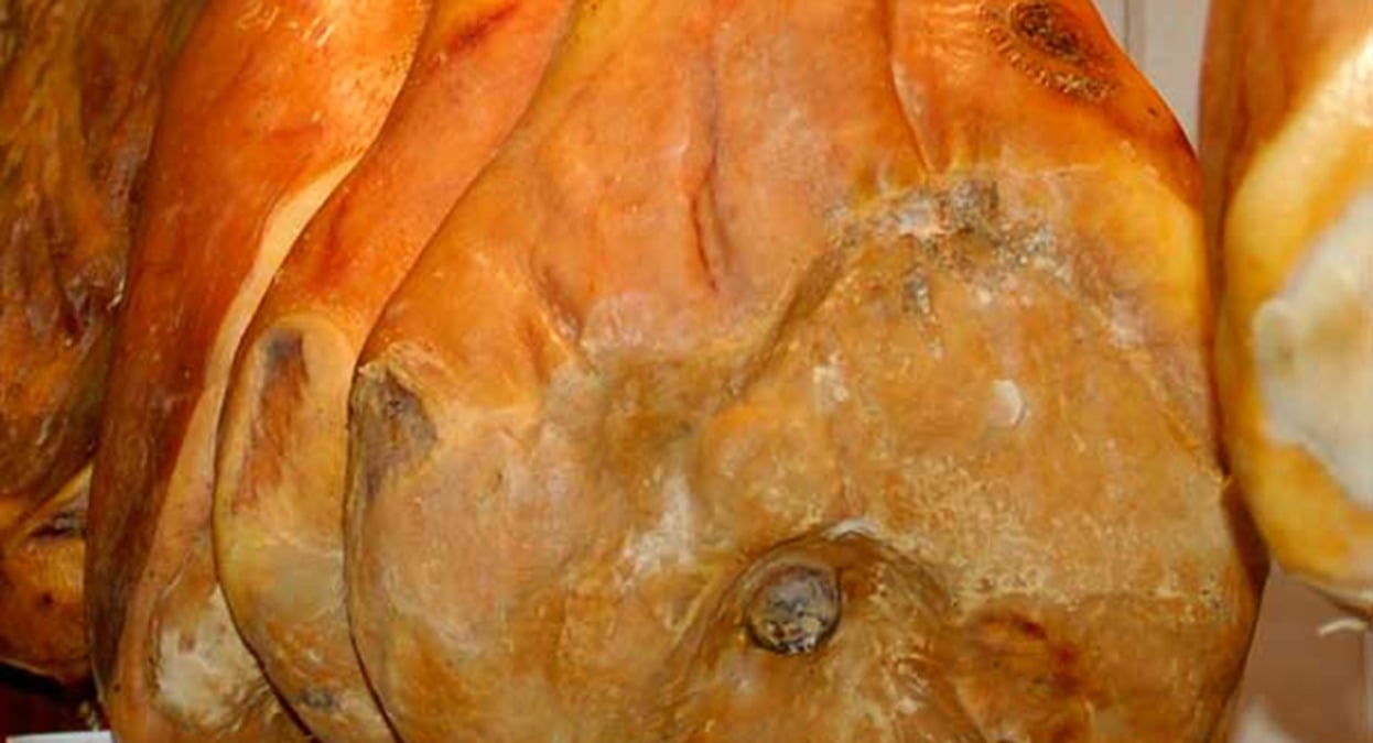 Settecento prosciutti finiscono in strada, traffico in tilt - Repertorio