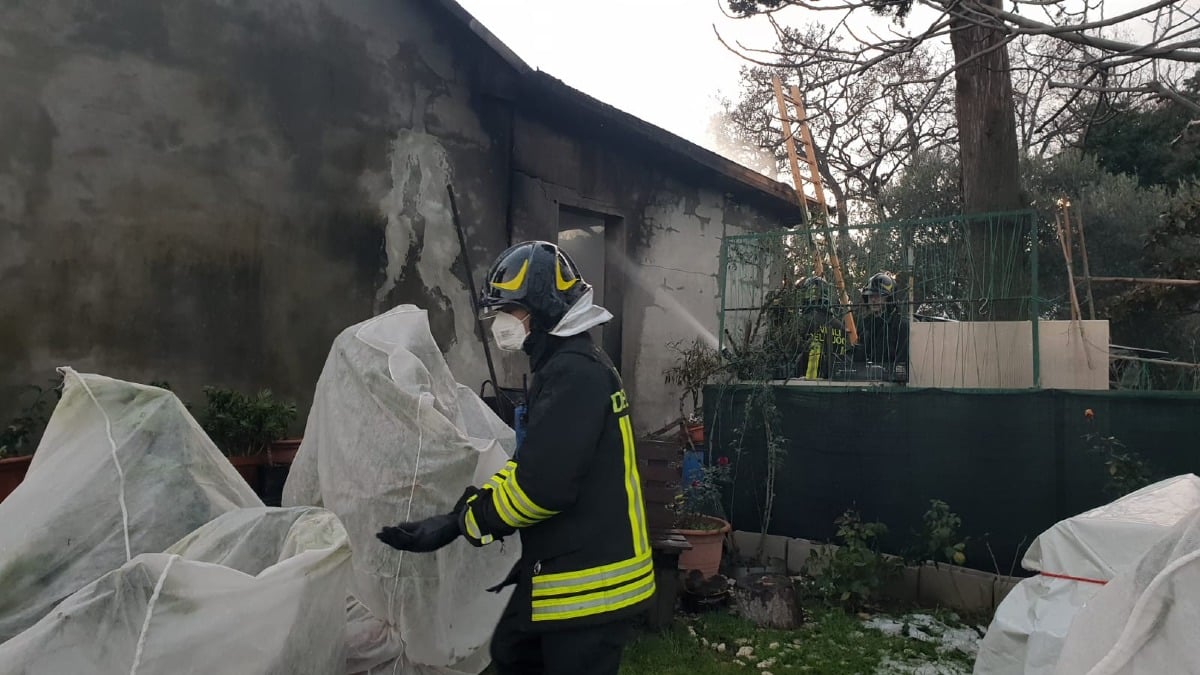 Scoppia incendio nel capanno vicino all'abitazione: un uomo intossicato - www.altarimini.it RIPRODUZIONE RISERVATA