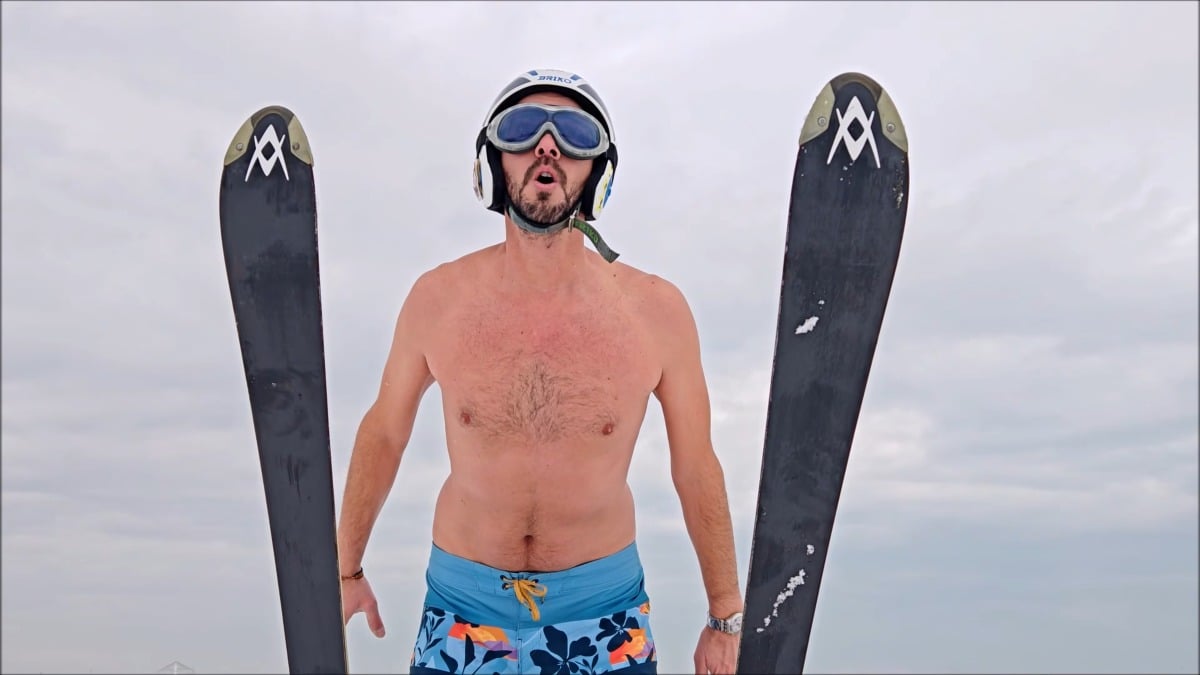 Riccione, il video delle "Olimpiadi in spiaggia" è virale: neve, costume e tanta ironia - Video @ Riccione hotel Sorriso