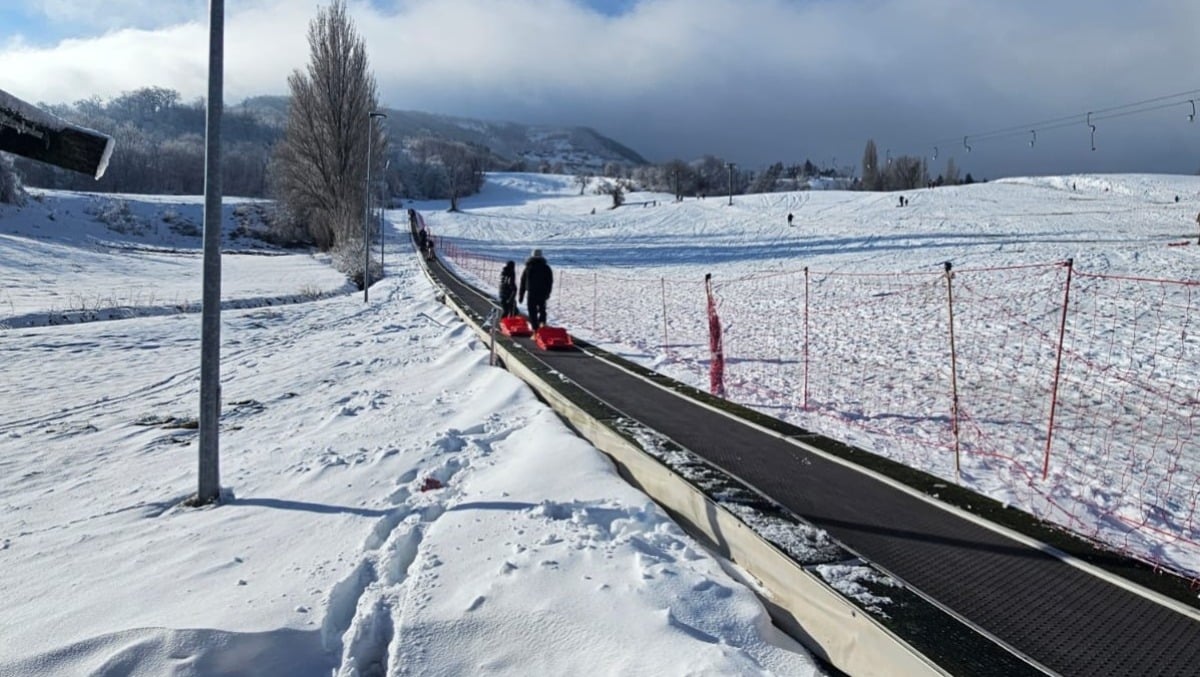 Neve nell'entroterra, a Montecopiolo aperti i tappeti per sciatori principianti e slittini - Tappeti di Montecopiolo