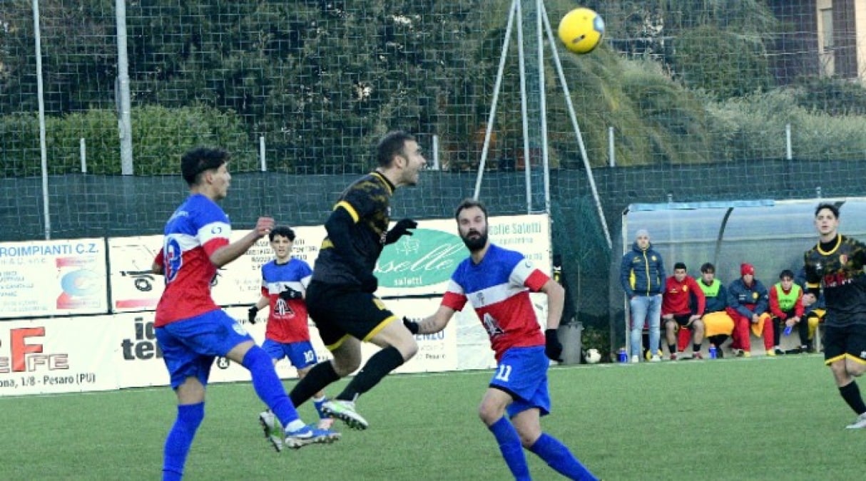 Calcio Promozione, Gabicce Gradara ko nel derby con il Vismara (2-0) - Un'azione del match