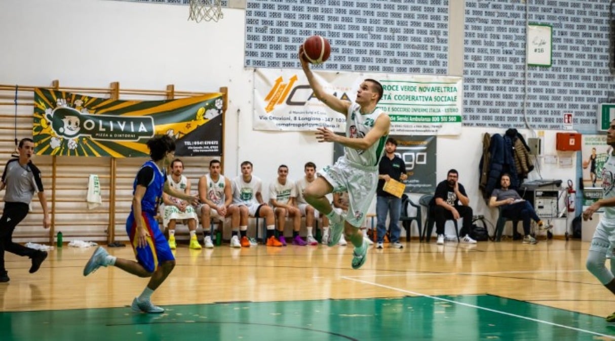 Basket DR2, i Tigers cavalcano la Buena Onda (65-56) - Mussoni a canestro (Foto Daniele Racis)