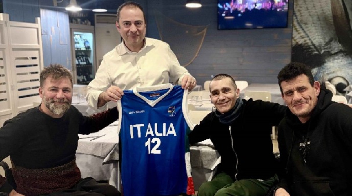 Basket in carrozzina, Fabio Raimondi dona la sua maglia della Nazionale - Fabio Raimondi