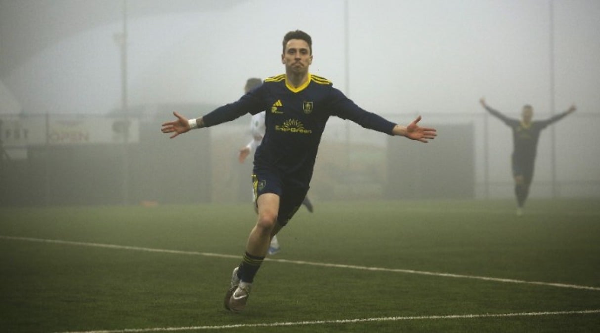 Calcio RSM, la nebbia padrona dei posticipi: due pareggi e un rinvio  - Affonso dopo il gol (foto FSGC/Montanari)