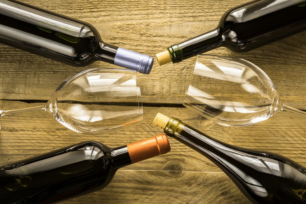 Trump minaccia dazi del 200% su vino e champagne francesi - 