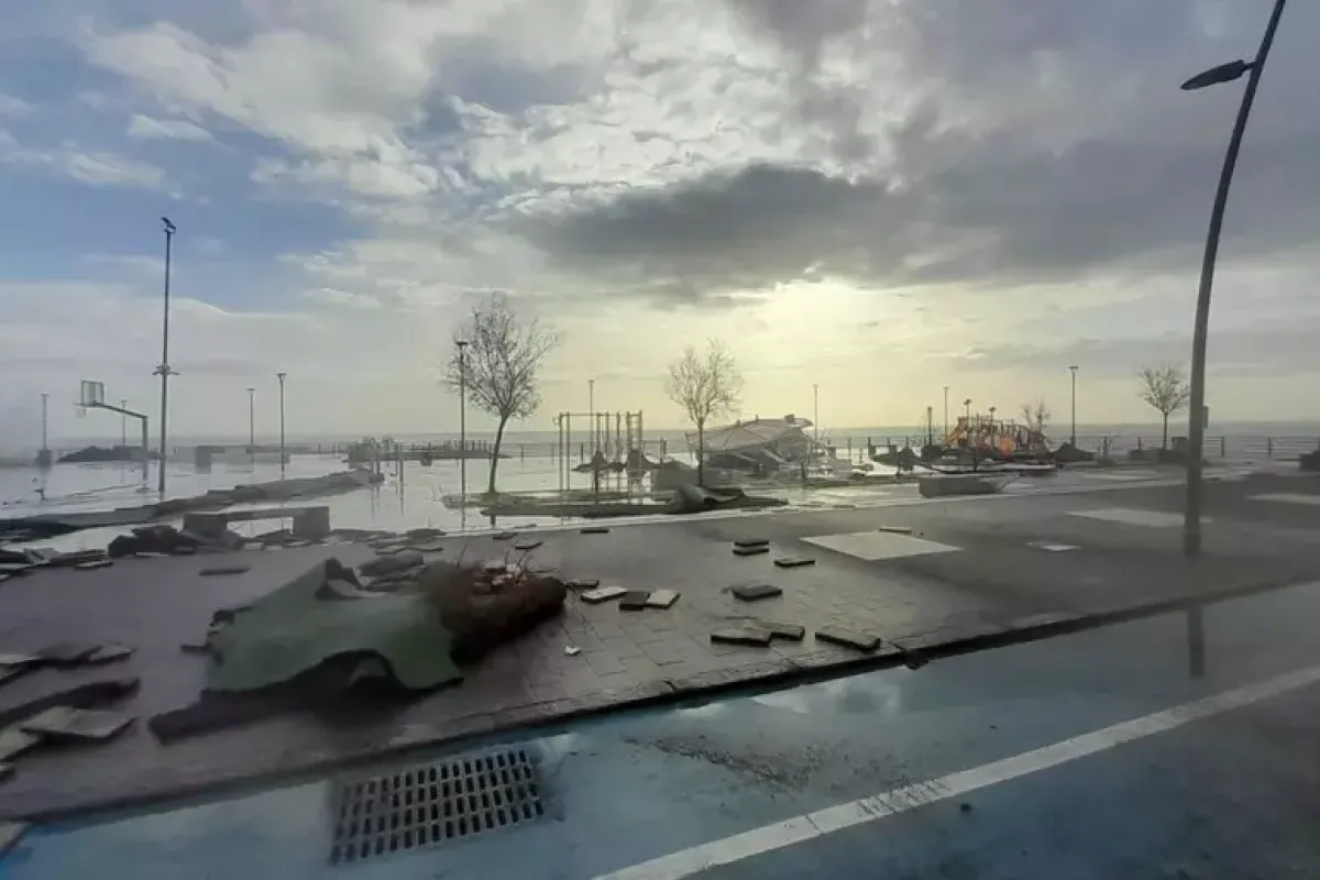 Mareggiate su Catania, evacuate decine di famiglie - (Foto: Ansa)