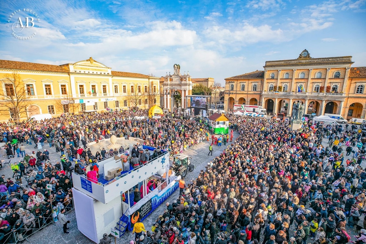 Carnevale di Santarcangelo, tutto pronto. Non solo Samira Lui ma anche sfilate, coriandoli ed inclusione - Ph Alessia Bocchini
